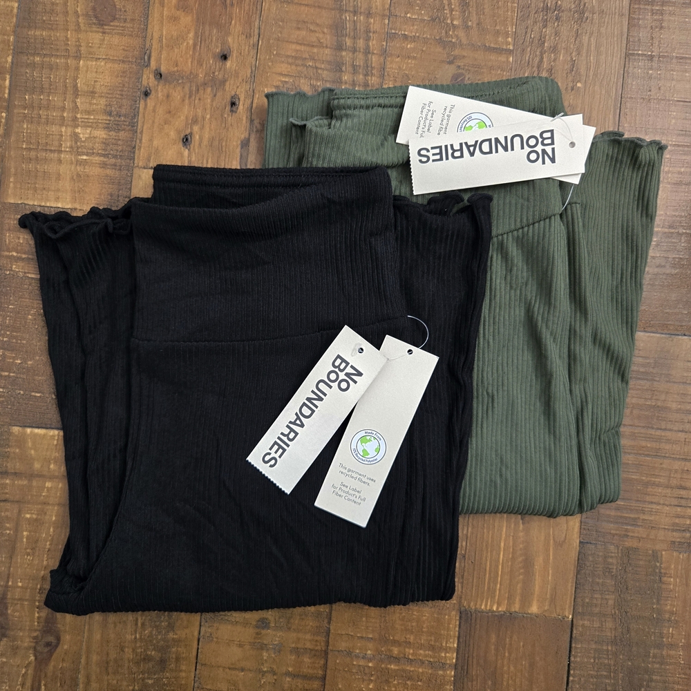 NWT- No Boundaries Juniors Ribbed Leggings - Black and Olive Size XS